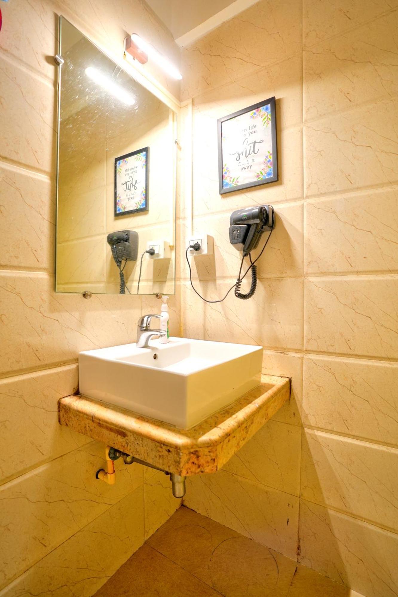 Luxurious Nirvana Apartments 바가토르 외부 사진